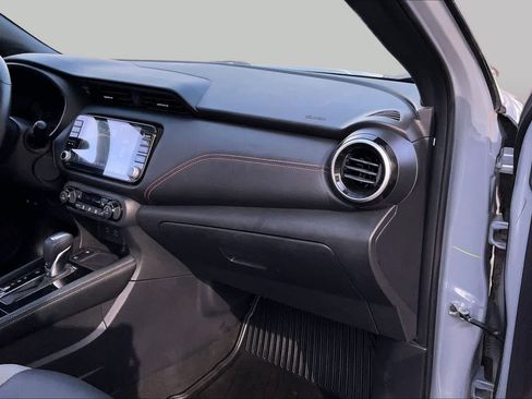 Used 2024 Nissan Kicks SR w/ SR Premium Package FWD image 17
