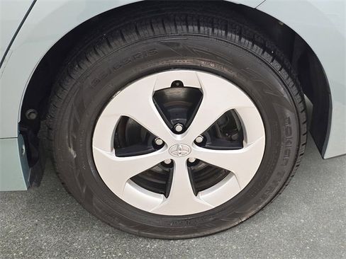 Used 2015 Toyota Prius Two image 32