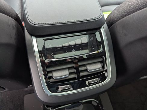 Used 2024 Volvo XC90 B6 Plus image 19