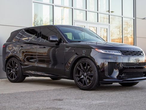 Used 2024 Land Rover Range Rover Sport image 3