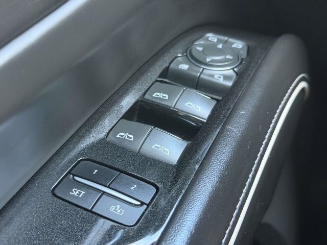 Used 2022 Cadillac Escalade ESV Sport Platinum w/ Heavy-Duty Trailer Package AWD/4WD image 26