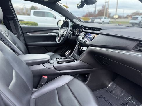 Used 2022 Cadillac XT5 Sportv w/ LPO, ONYX Package image 11