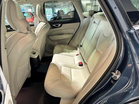 Used 2023 Volvo XC60 T8 Ultimate AWD/4WD image 13