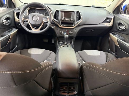 Used 2018 Jeep Cherokee Latitude w/ Altitude Package AWD/4WD image 30