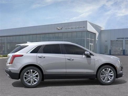 Certified 2025 Cadillac XT5 Premium Luxury w/ LPO, Floor Liner Package AWD/4WD image 5