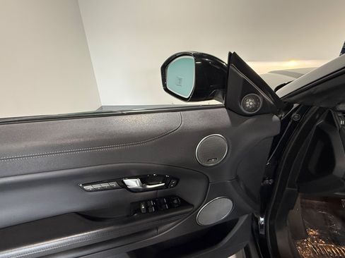 Used 2019 Land Rover Range Rover Evoque SE Dynamic AWD/4WD image 17