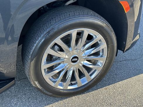 Used 2022 Cadillac Escalade Premium Luxury image 14