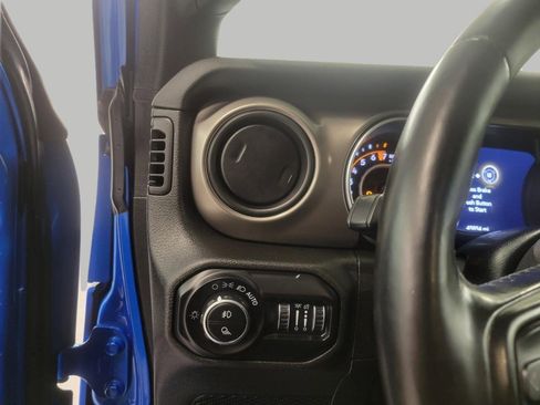 Used 2020 Jeep Gladiator Sport w/ Quick Order Package 24S image 11