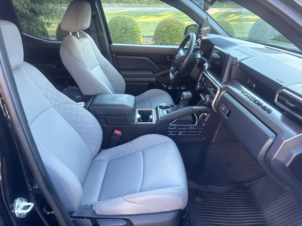Used 2024 Toyota Tacoma SR5 AWD/4WD image 10