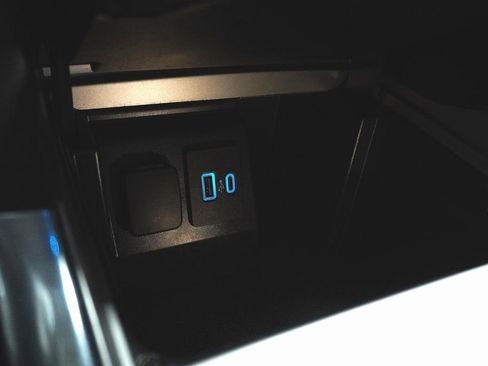 Used 2022 Ford Explorer XLT w/ Equipment Group 202A image 26