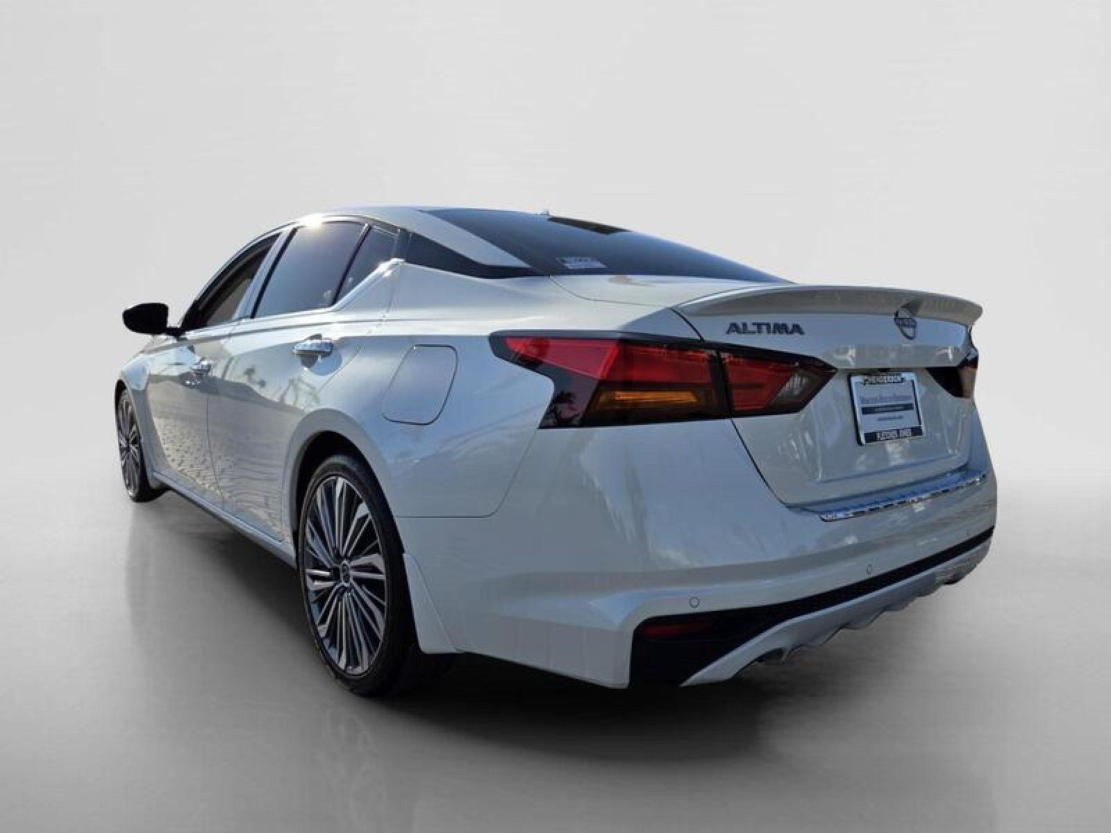 Used 2023 Nissan Altima 2.5 SL FWD image 3