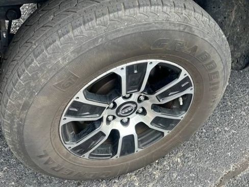 Used 2024 Nissan Titan SV RWD image 7