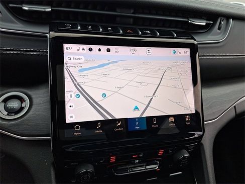 Used 2022 Jeep Grand Cherokee L Limited image 18