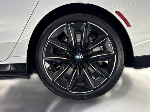 New 2026 BMW 750e xDrive w/ Premium Package AWD/4WD image 11