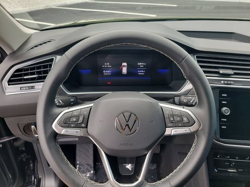 Used 2023 Volkswagen Tiguan SE FWD image 27