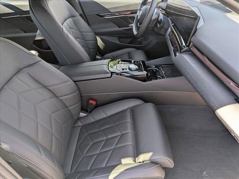 Used 2025 BMW i5 eDrive40i w/ Premium Package image 22