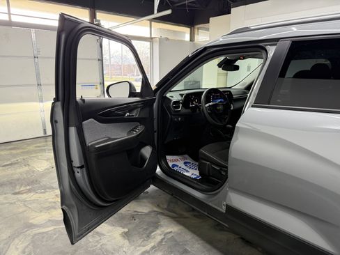 Used 2025 Chevrolet TrailBlazer LT image 9