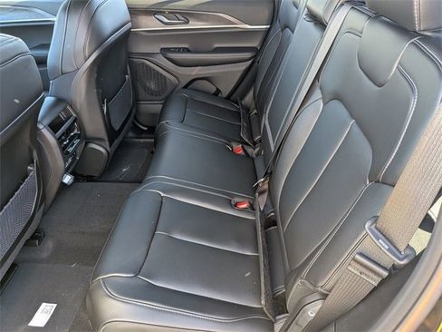 New 2025 Jeep Grand Cherokee Limited w/ Black Appearance Package image 26