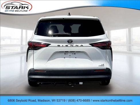 Used 2021 Toyota Sienna LE FWD image 5