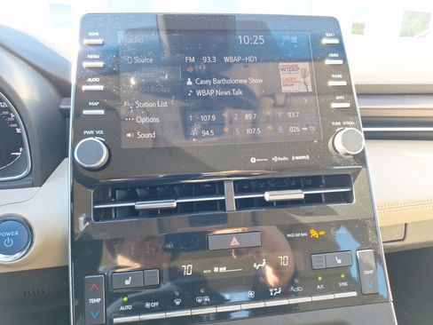 Used 2022 Toyota Avalon XLE image 27