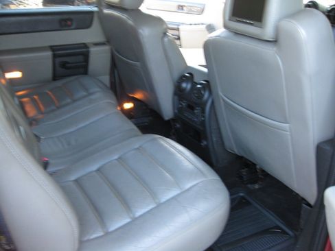 Used 2005 HUMMER H2 w/ Preferred Equipment Group image 34