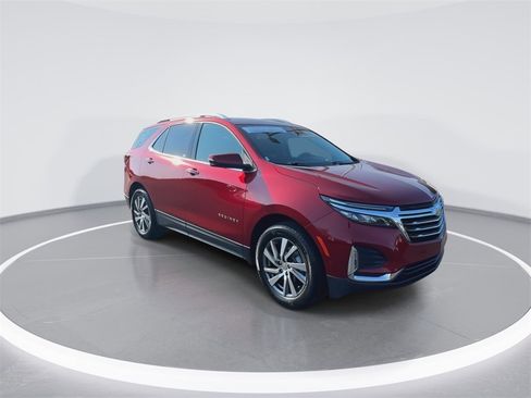 Used 2022 Chevrolet Equinox Premier image 2