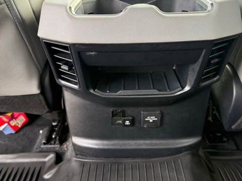 Used 2025 Toyota Tundra Limited AWD/4WD image 39