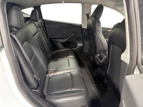 Certified 2023 Tesla Model Y AWD image 11