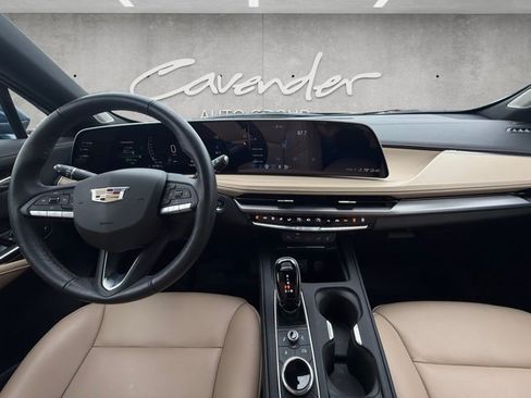 Certified 2024 Cadillac XT4 Luxury w/ Cold Weather Package FWD image 18