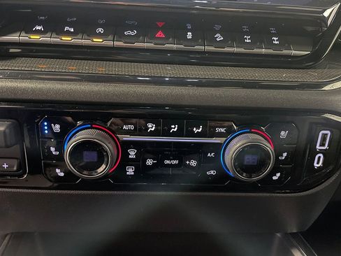 Used 2022 Chevrolet Silverado 1500 ZR2 w/ Technology Package image 46