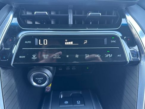Certified 2023 Toyota Venza XLE AWD/4WD image 19