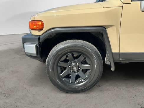 Used 2014 Toyota FJ Cruiser 4WD w/ Convenience Package image 9