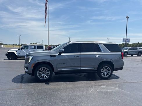 Used 2026 GMC Yukon Denali w/ Sun & Power Step Package AWD/4WD image 2