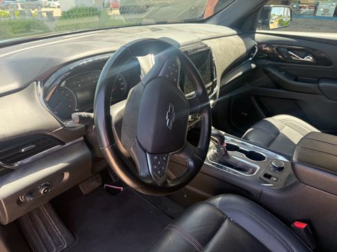 Used 2023 Chevrolet Traverse RS FWD image 9