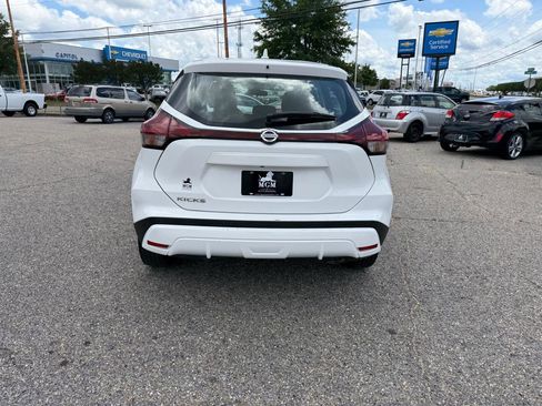 Used 2021 Nissan Kicks S FWD image 30