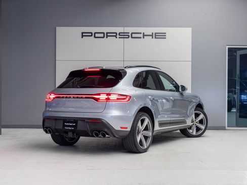 Certified 2026 Porsche Macan AWD/4WD image 7