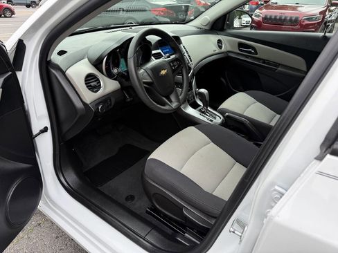 Used 2015 Chevrolet Cruze LS FWD image 8