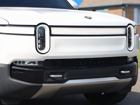 Used 2022 Rivian R1T Adventure image 52