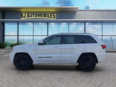 Used 2020 Jeep Grand Cherokee Altitude AWD/4WD image 4