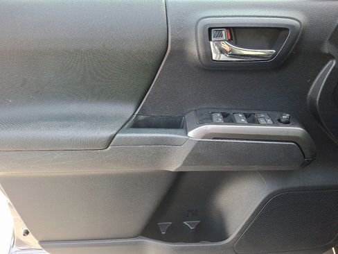 Certified 2021 Toyota Tacoma TRD Off-Road image 12