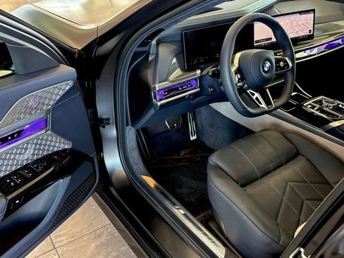 Used 2025 BMW 760i xDrive w/ Executive Package image 12