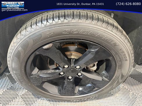 Used 2023 Jeep Grand Cherokee Limited w/ Black Appearance Package AWD/4WD image 12