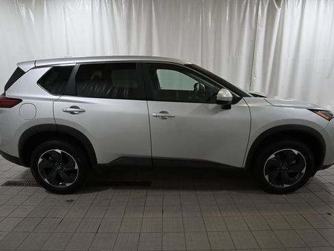 Used 2024 Nissan Rogue SV image 13