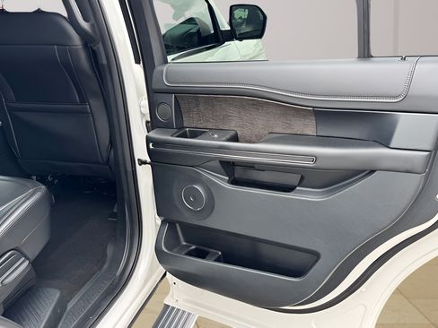 Used 2021 Ford Expedition Limited AWD/4WD image 32
