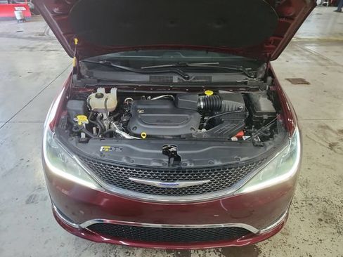 Used 2019 Chrysler Pacifica Limited FWD image 31