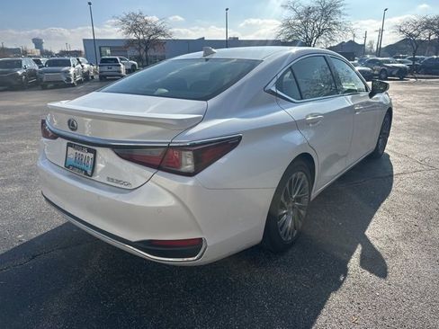 Used 2025 Lexus ES 300h w/ Luxury Package image 3