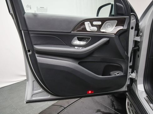 Used 2025 Mercedes-Benz GLS 450 4MATIC image 43
