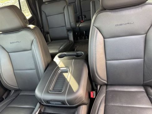 Used 2023 GMC Yukon Denali w/ LPO, Floor Liner Package AWD/4WD image 15