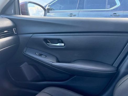 Used 2025 Nissan Sentra SV FWD image 11