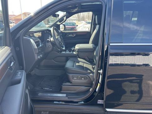 Used 2026 GMC Yukon XL Denali w/ Denali Reserve Package image 11